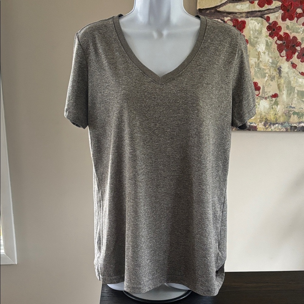 Reebok play dry v neck tee
